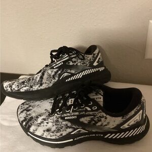 Brooks Adrenaline GTS Black and White Running Shoes